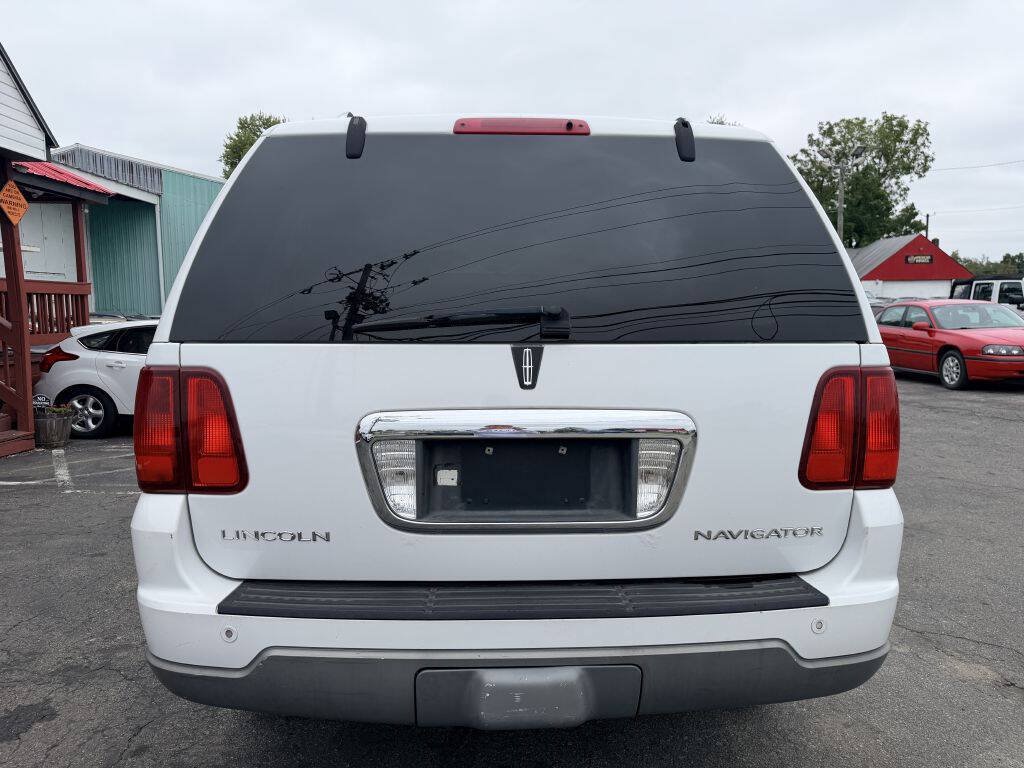 Used 2004 Lincoln Navigator Ultimate AWD/4WD image 4