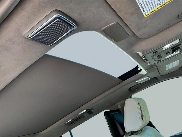 Used 2022 Cadillac Escalade ESV Premium Luxury Platinum w/ Heavy-Duty Trailer Package AWD/4WD image 16