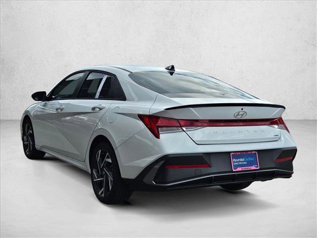 Certified 2025 Hyundai Elantra SEL image 8