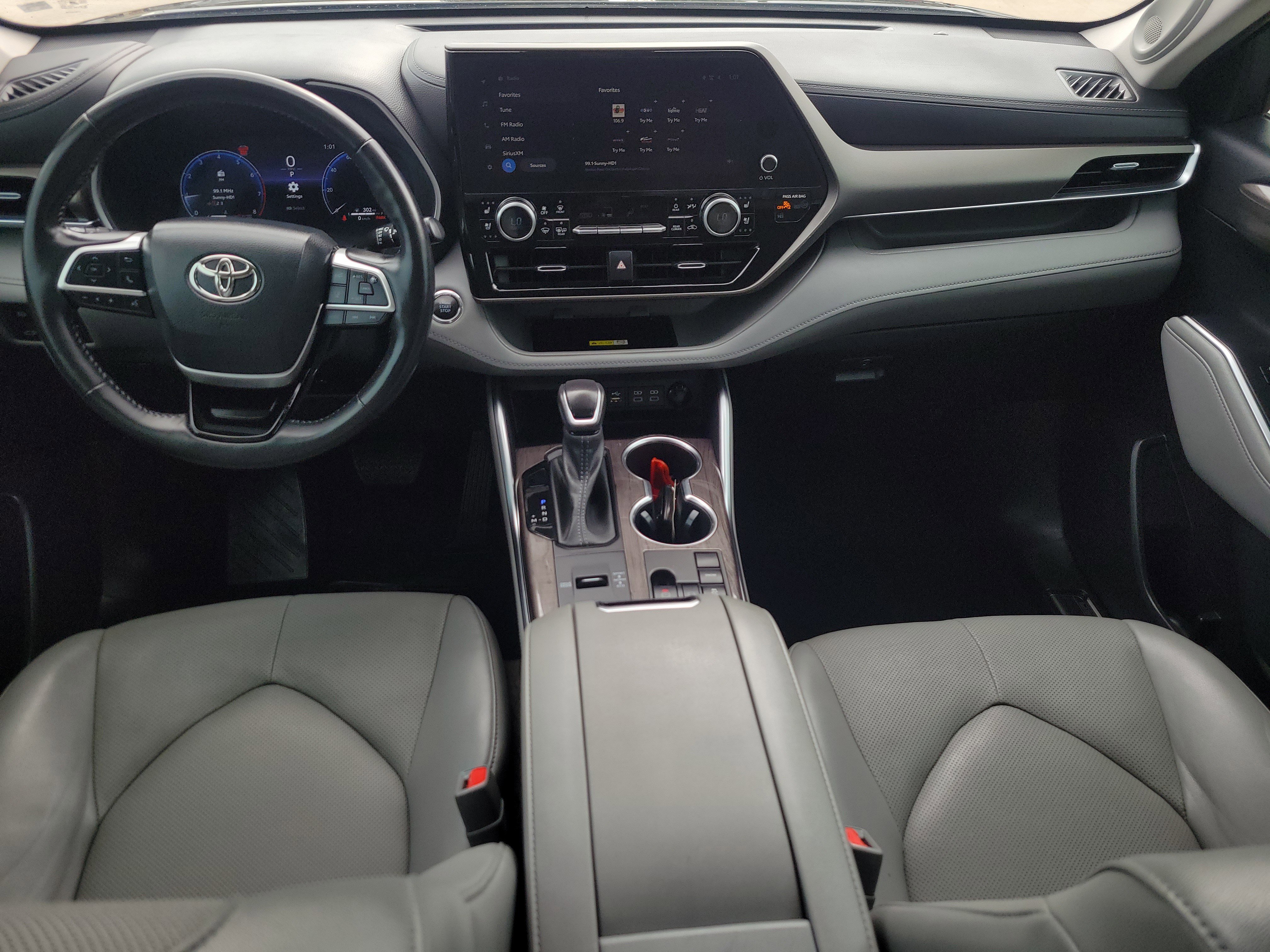 Used 2023 Toyota Highlander Limited image 12