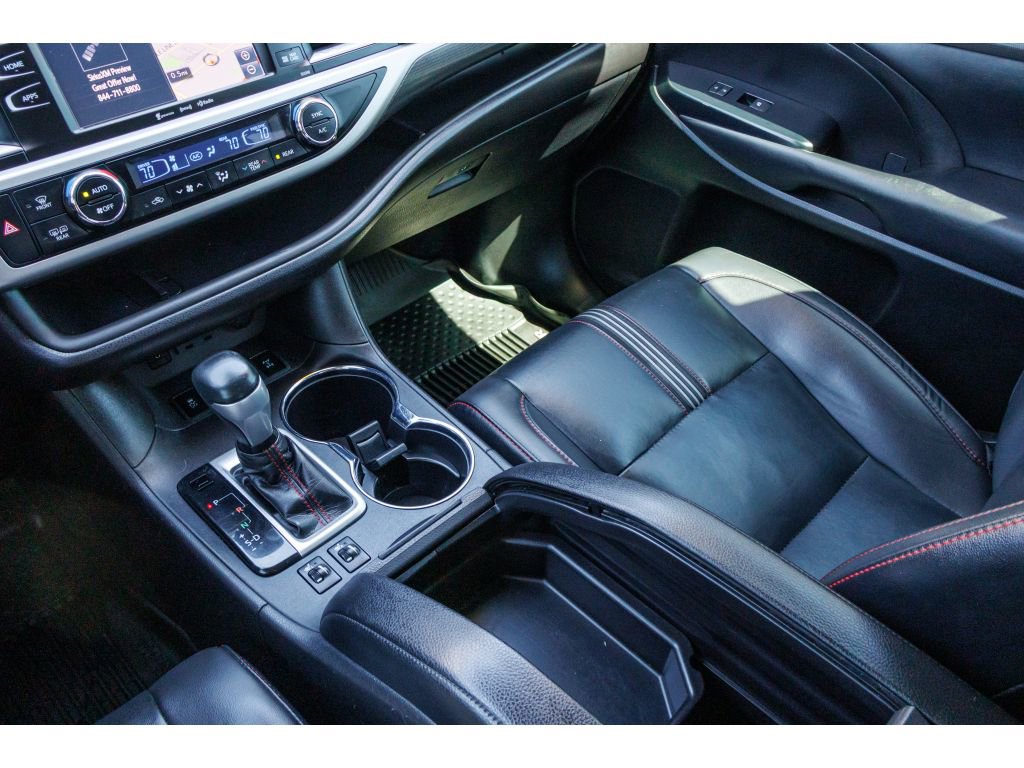 Used 2019 Toyota Highlander SE w/ Nightshade Edition AWD/4WD image 28