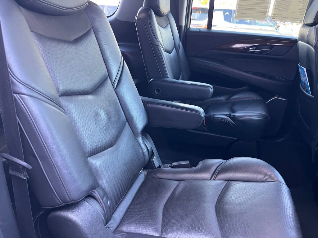 Used 2019 Cadillac Escalade ESV Premium Luxury image 33