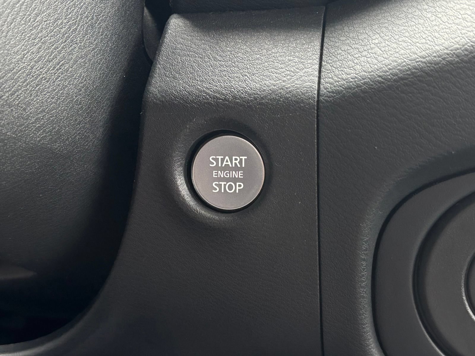 Used 2022 Nissan Frontier SV RWD image 11
