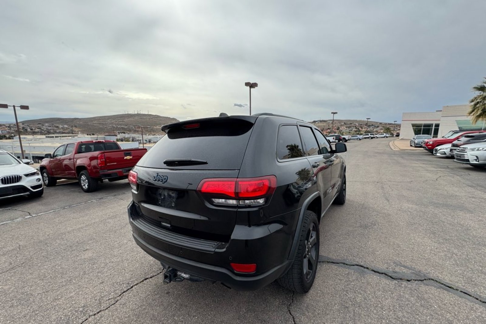 Used 2019 Jeep Grand Cherokee Laredo image 5