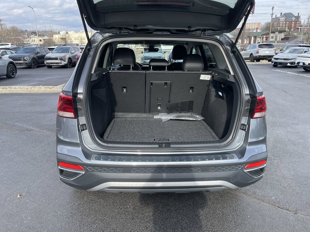 Certified 2024 Volkswagen Taos SE image 36