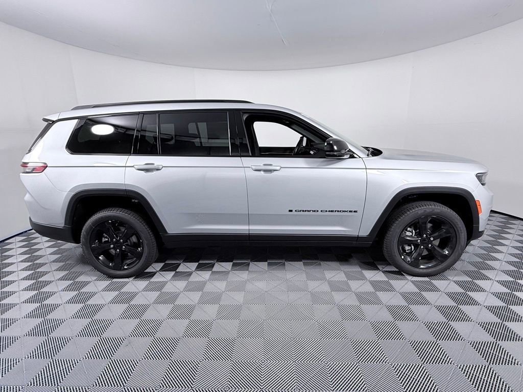 New 2025 Jeep Grand Cherokee L Limited w/ Black Appearance Package image 8
