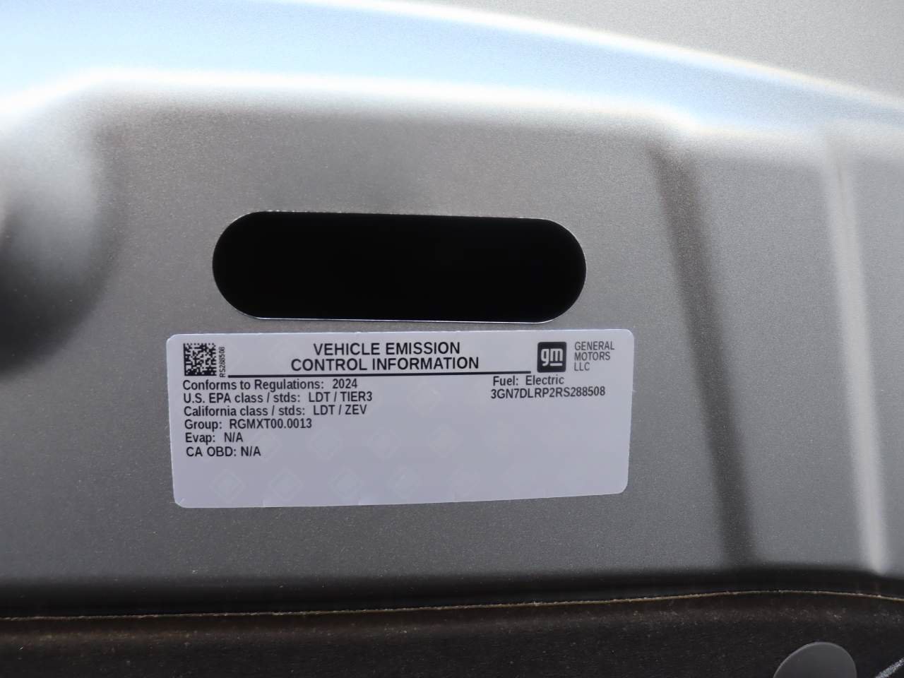 Used 2024 Chevrolet Equinox EV LT w/ LPO, Active Package FWD image 6