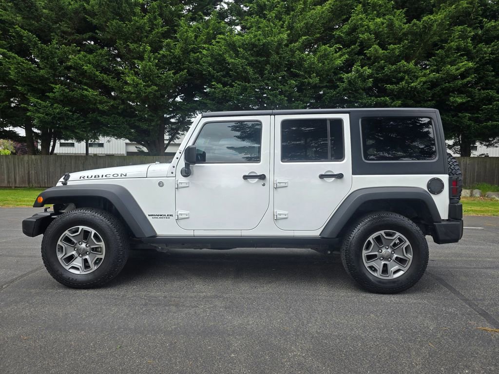 Used 2015 Jeep Wrangler Unlimited Rubicon w/ Connectivity Group AWD/4WD image 3