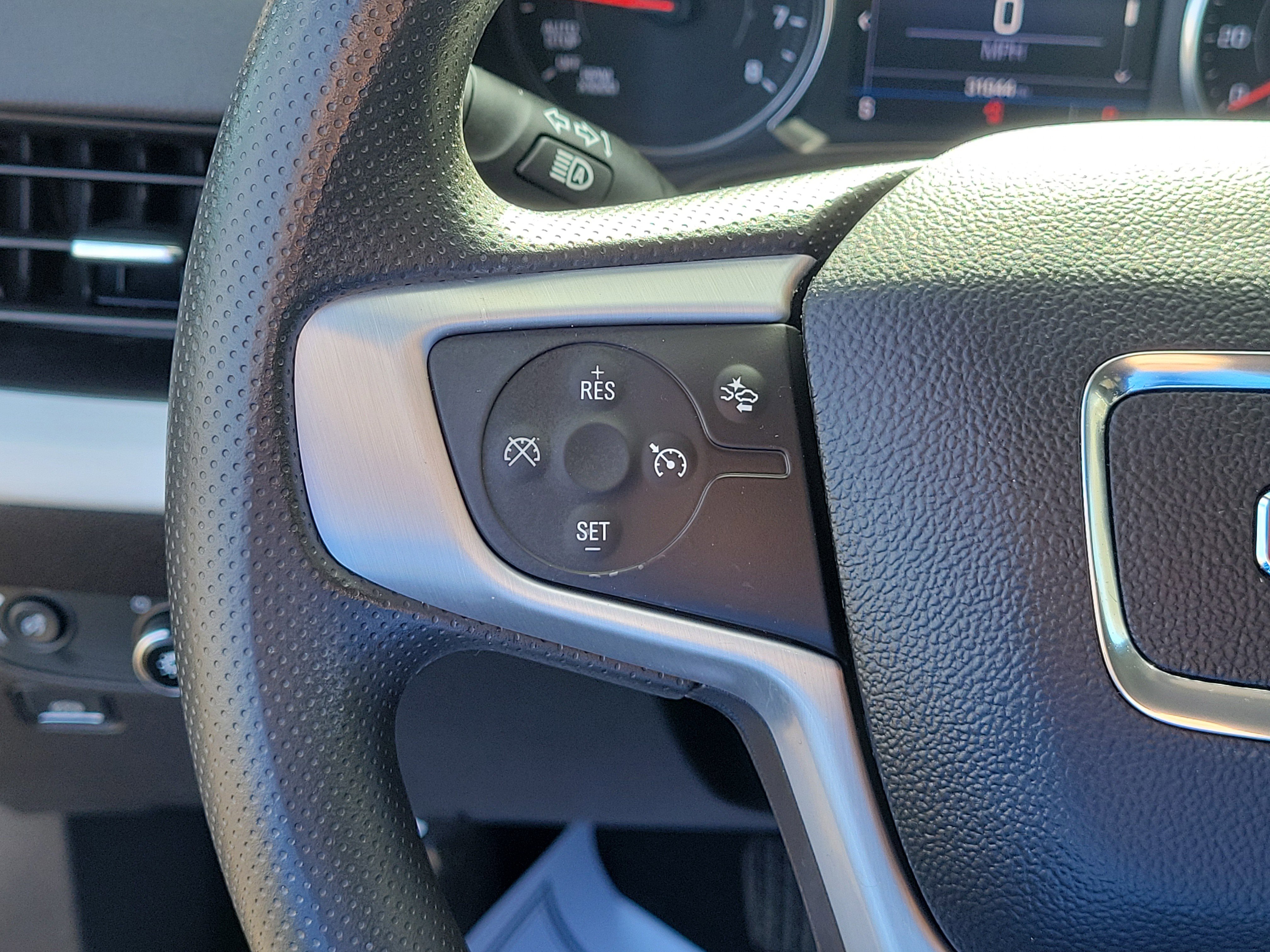 Used 2023 GMC Terrain SLE w/ Driver Convenience Package image 22