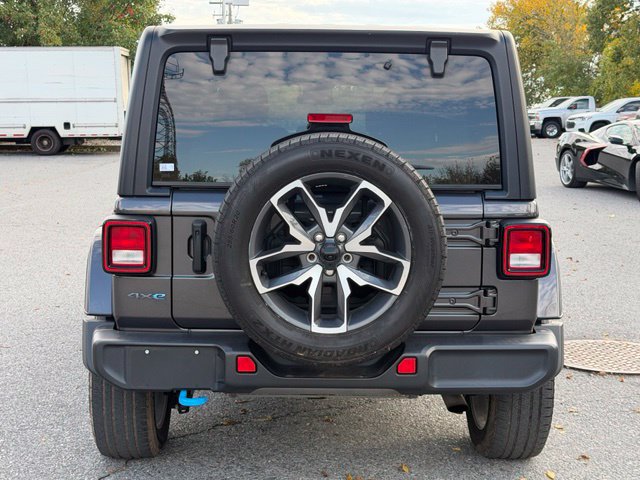 Used 2024 Jeep Wrangler Unlimited w/ Convenience Group AWD/4WD image 4