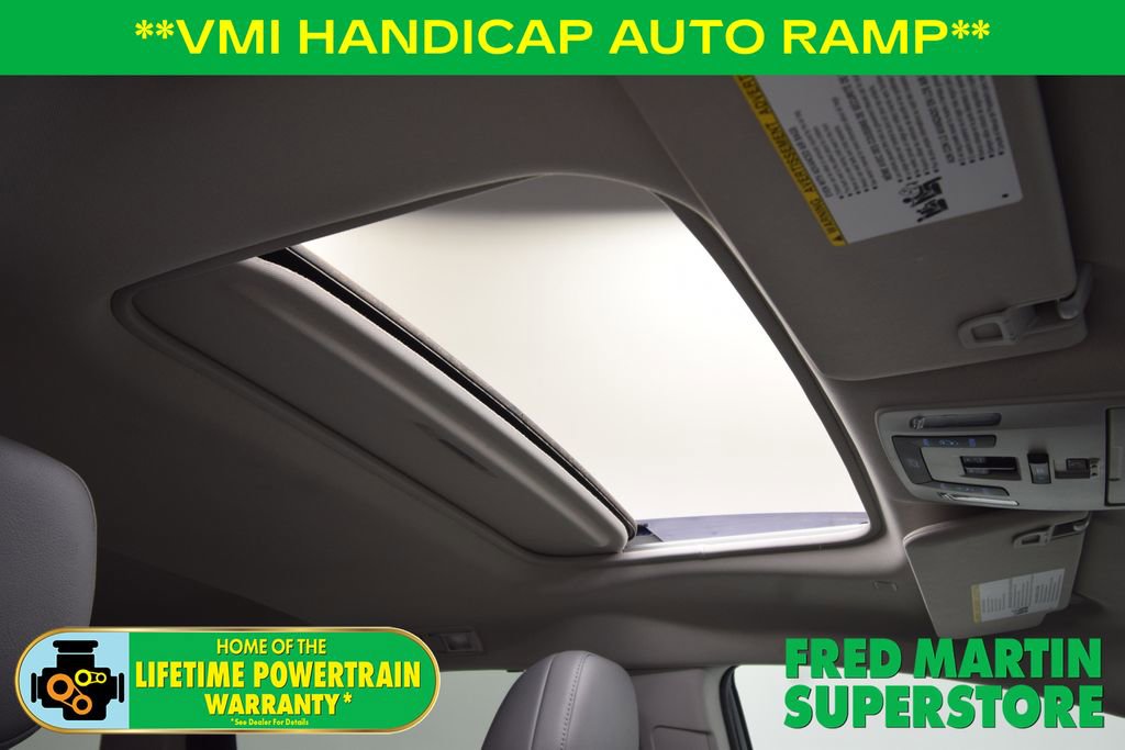 Used 2022 Toyota Sienna XLE image 12