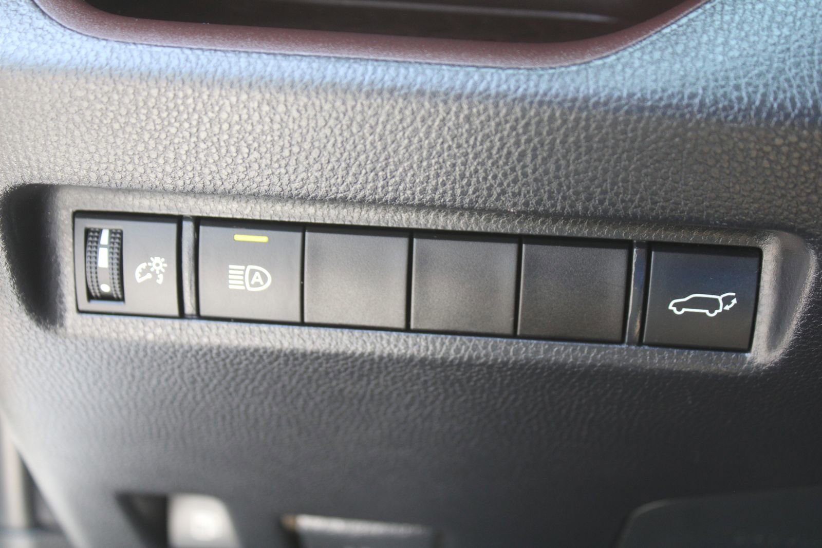 Used 2022 Toyota RAV4 Limited AWD/4WD image 26