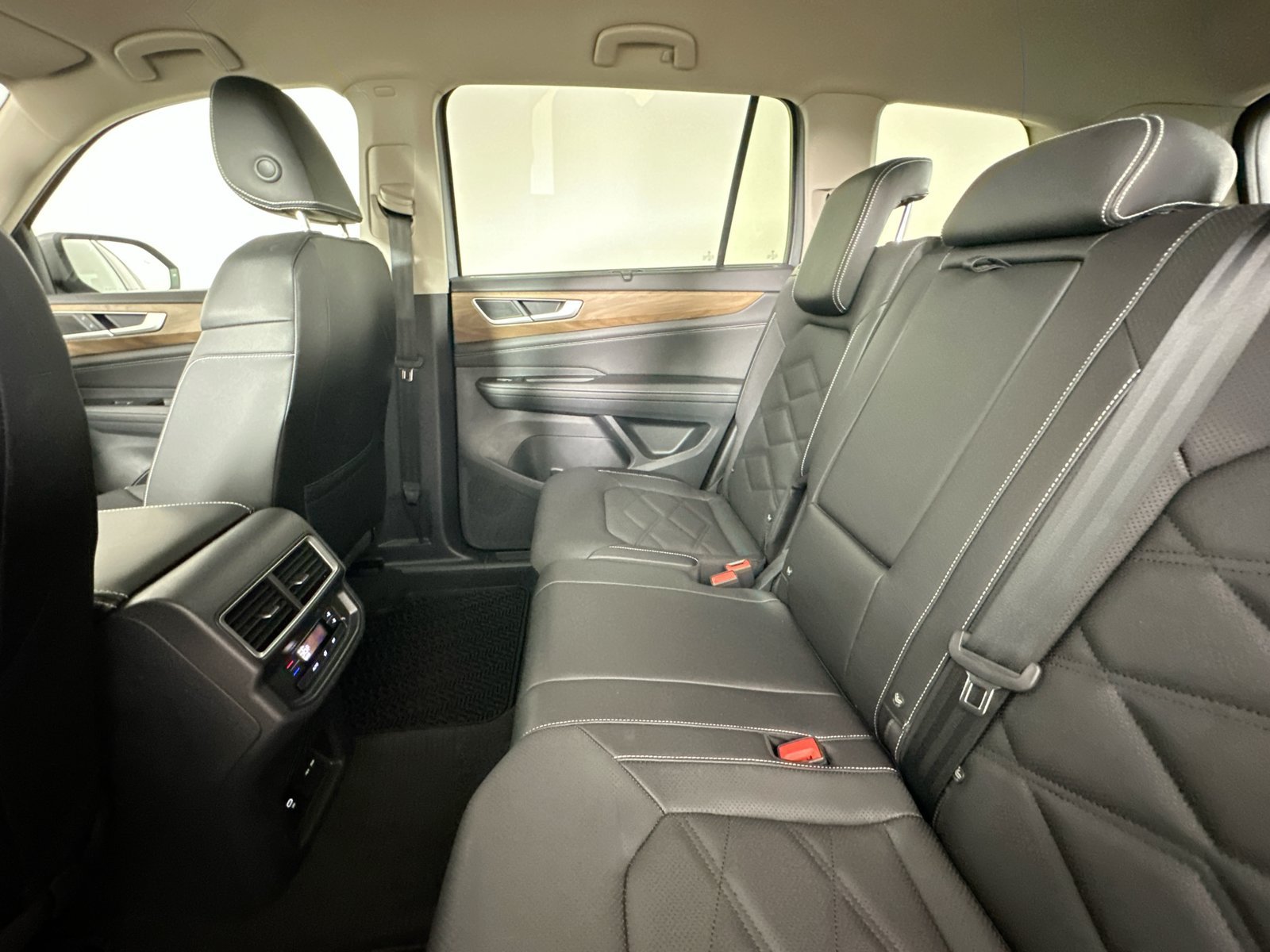 Used 2025 Volkswagen Atlas SE AWD/4WD image 38