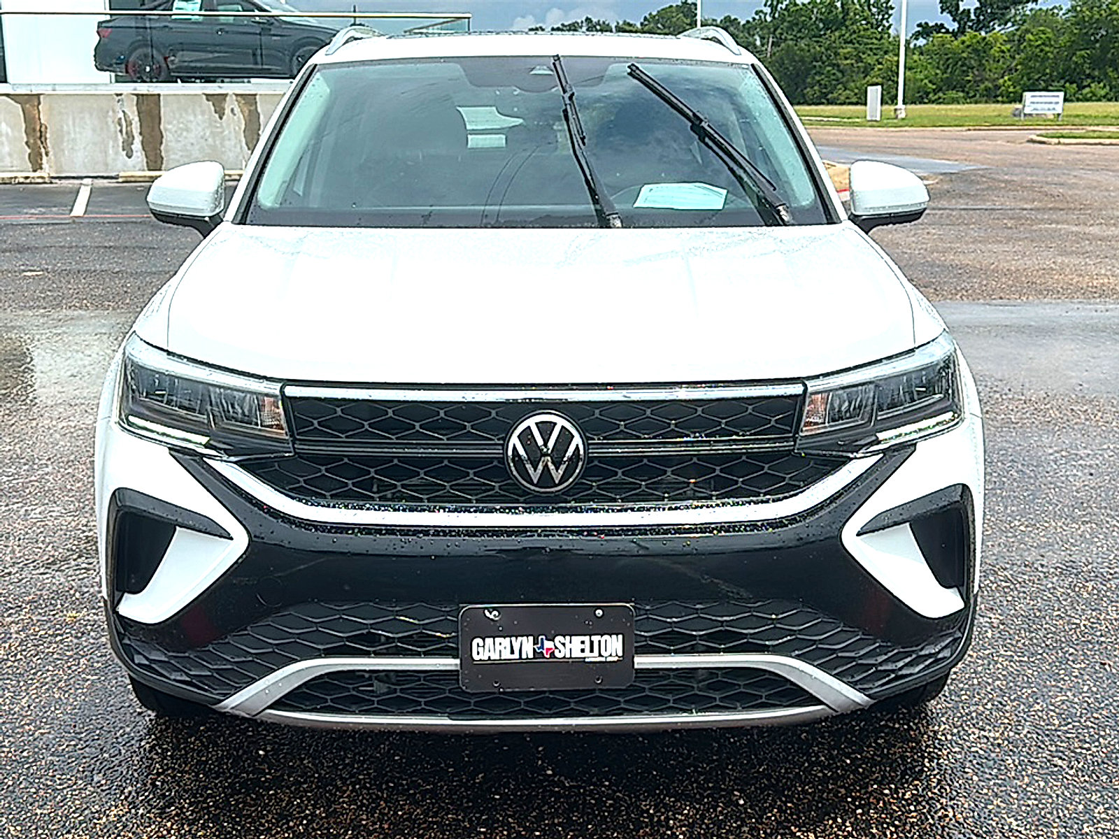 Used 2023 Volkswagen Taos SE w/ Panoramic Sunroof Package FWD image 11