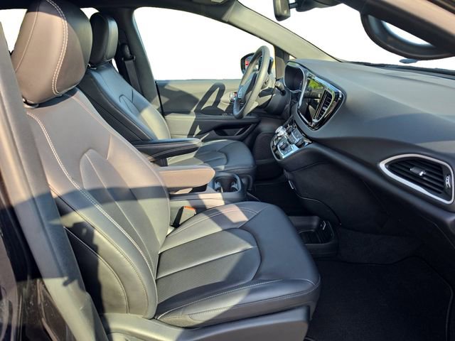 Used 2025 Chrysler Pacifica Select FWD image 14