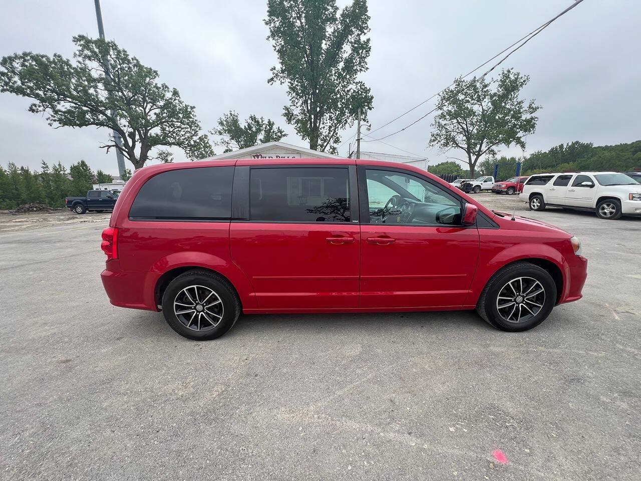 Used 2014 Dodge Grand Caravan SXT w/ Blacktop Package FWD image 5