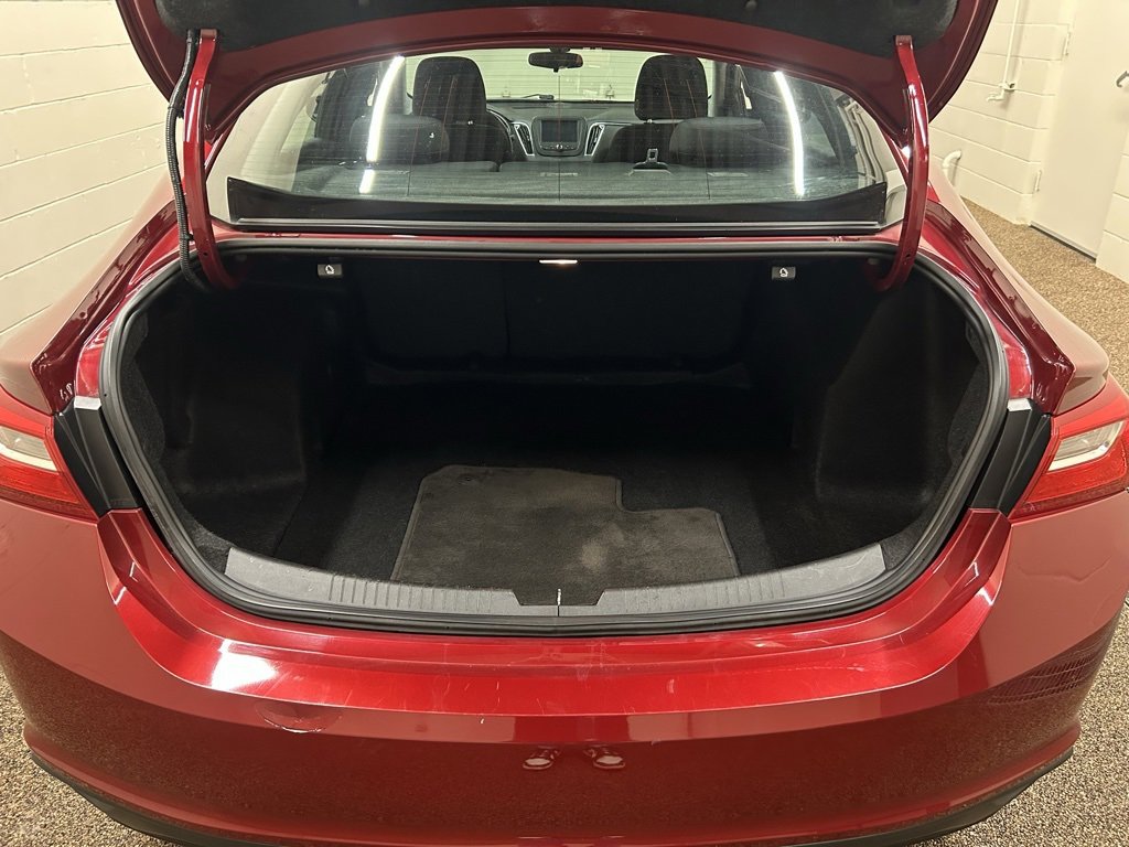 Used 2017 Chevrolet Malibu LT image 10