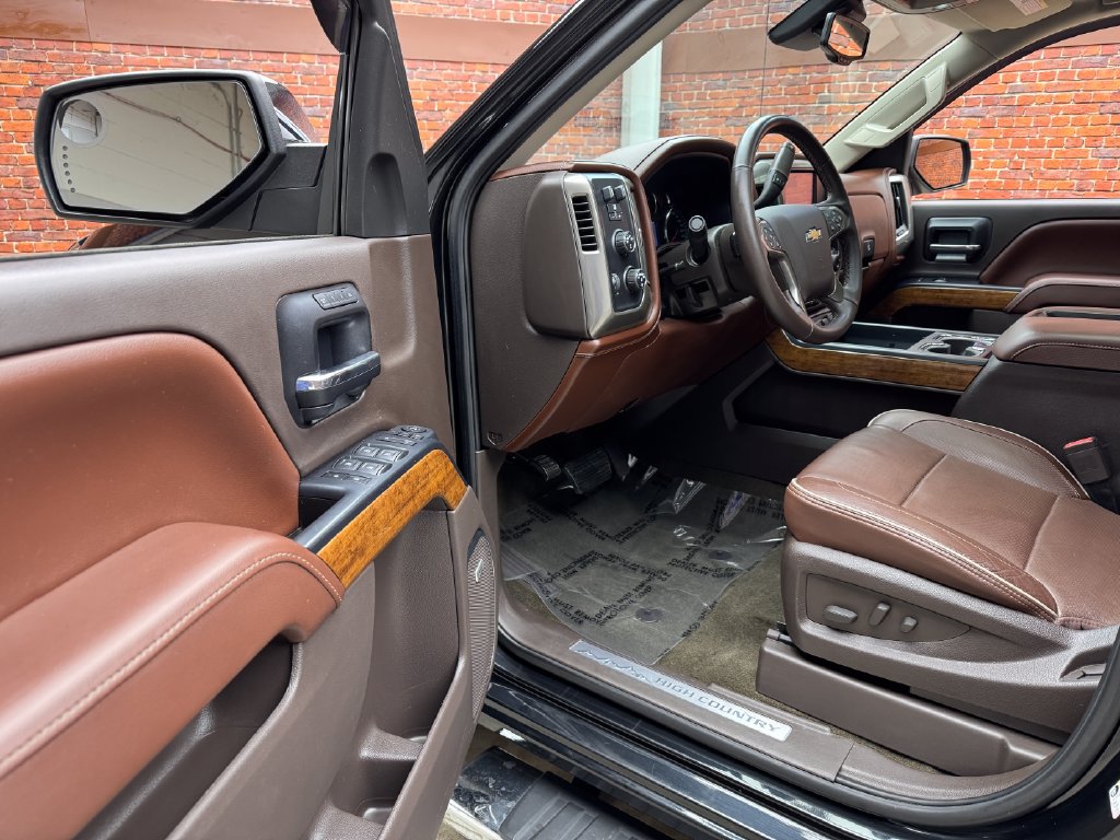 Used 2015 Chevrolet Silverado 1500 High Country w/ High Country Premium Package AWD/4WD image 8