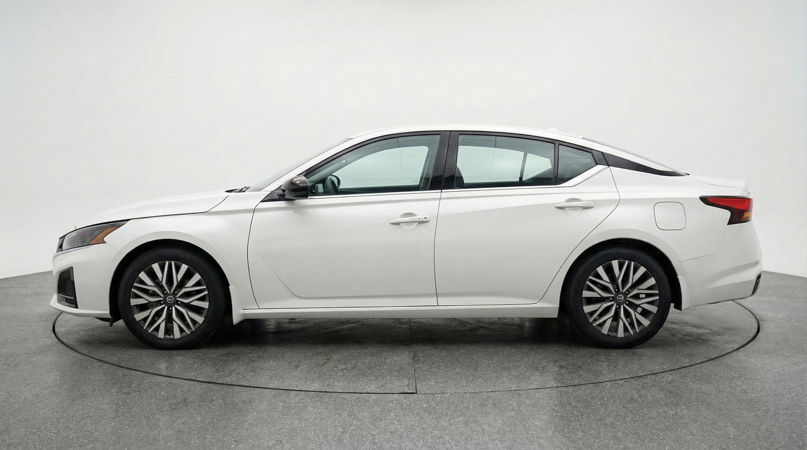 Used 2025 Nissan Altima 2.5 SV image 5
