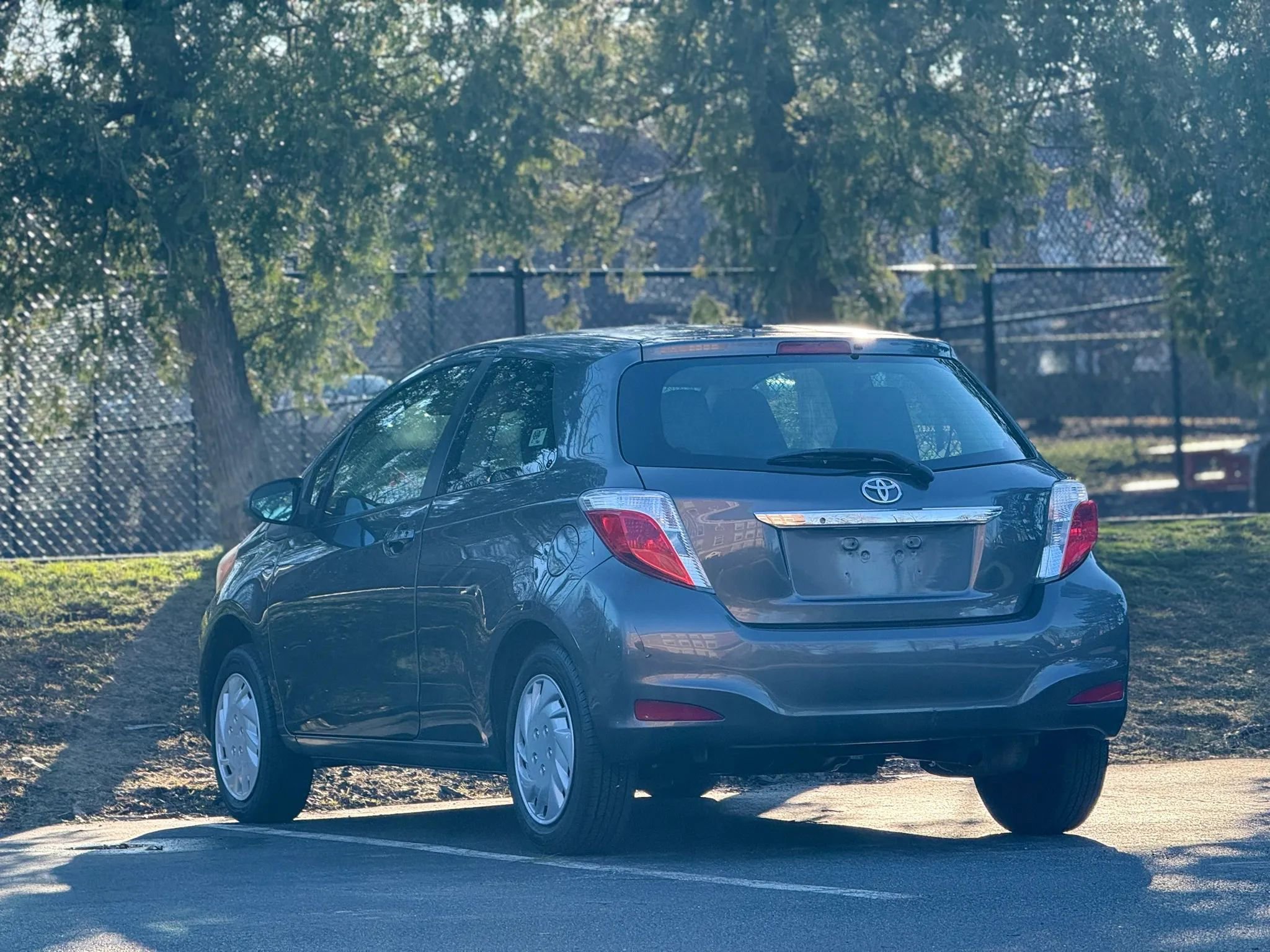Used 2014 Toyota Yaris L image 7