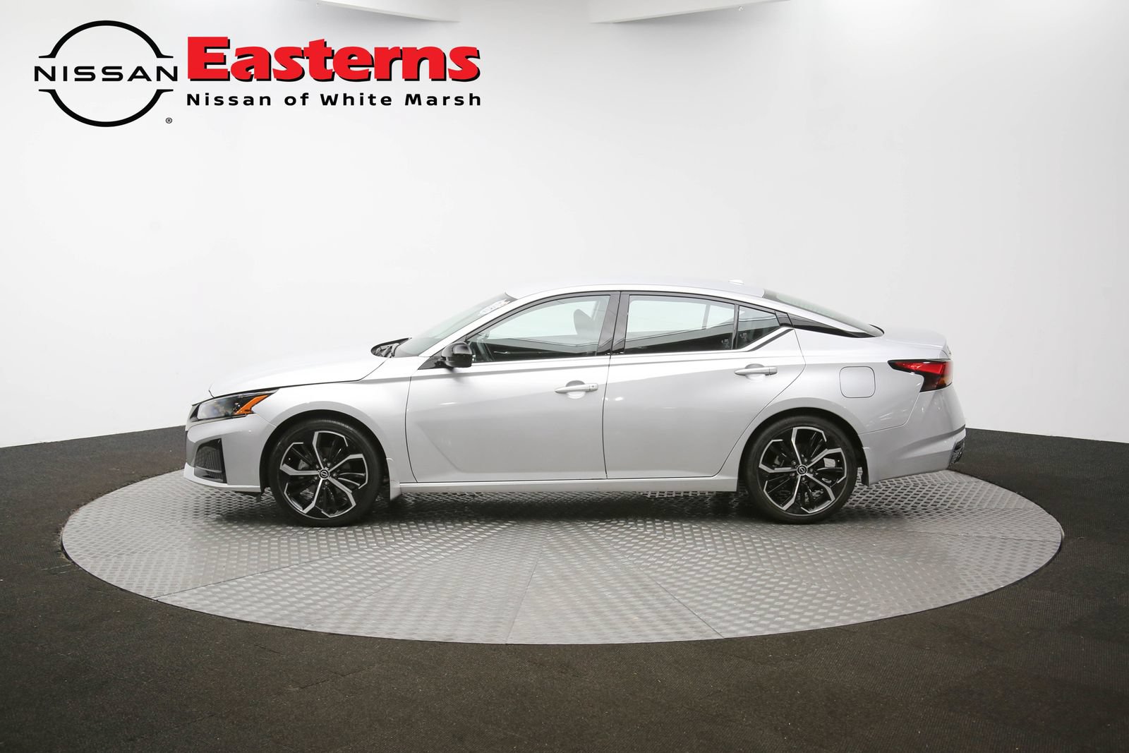 Used 2023 Nissan Altima 2.5 SR FWD image 55