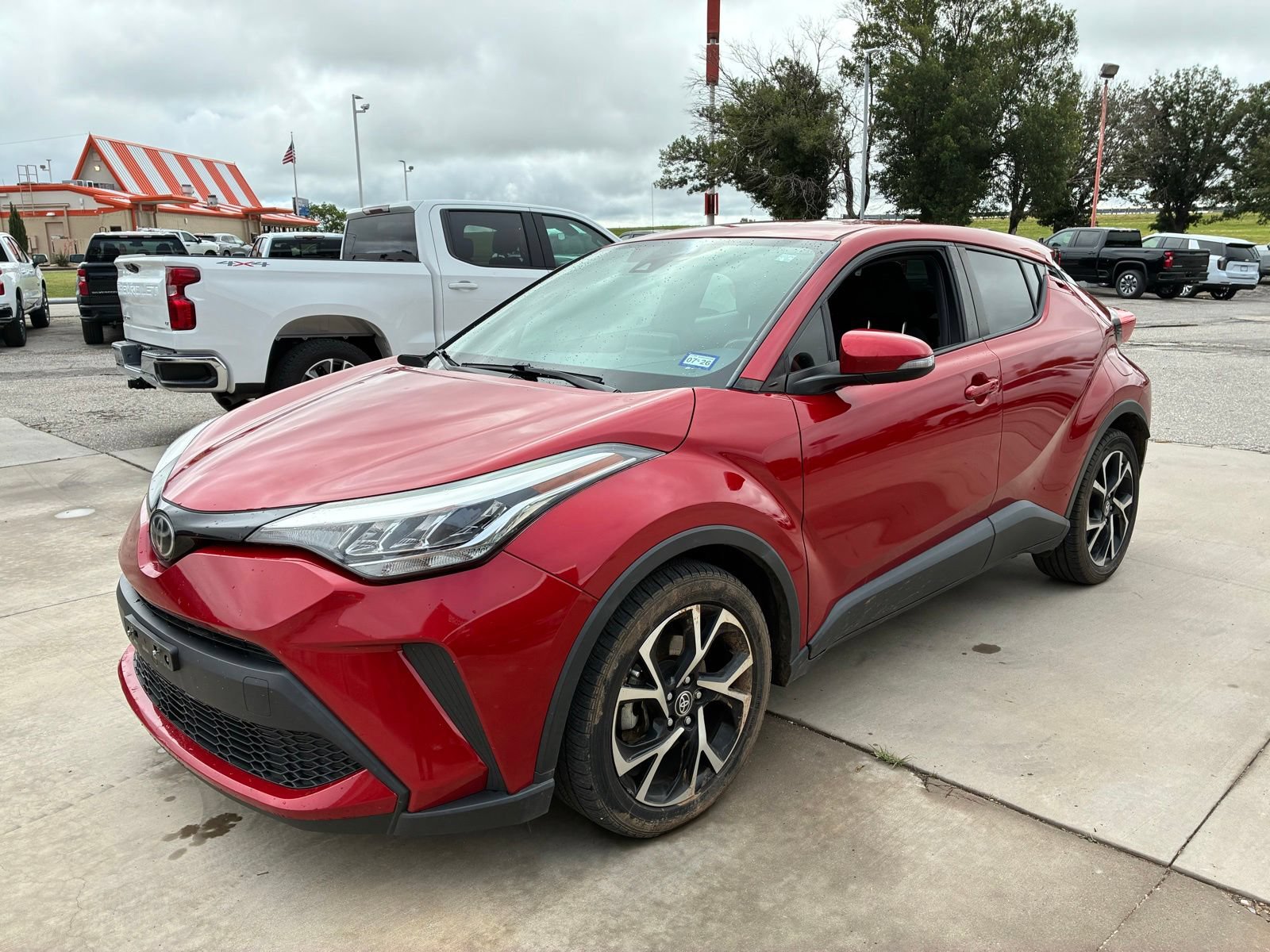 Used 2020 Toyota C-HR XLE FWD image 1