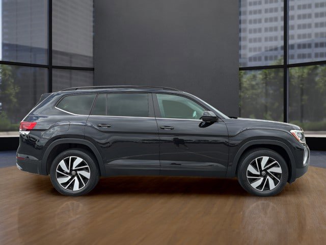 Used 2024 Volkswagen Atlas SE w/ Panoramic Sunroof Package FWD image 16