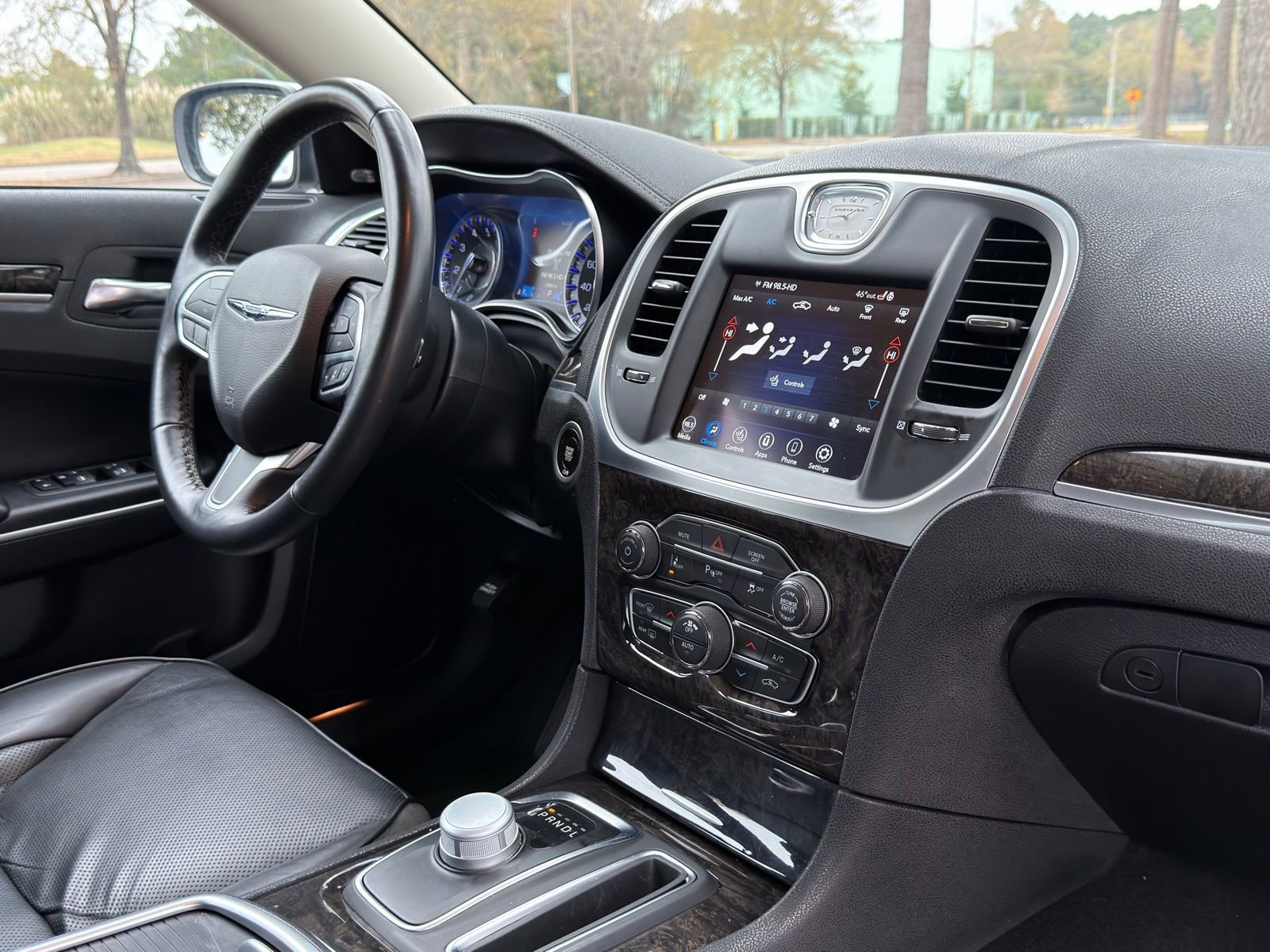 Used 2022 Chrysler 300 Touring L w/ Safetytec Plus Group image 19