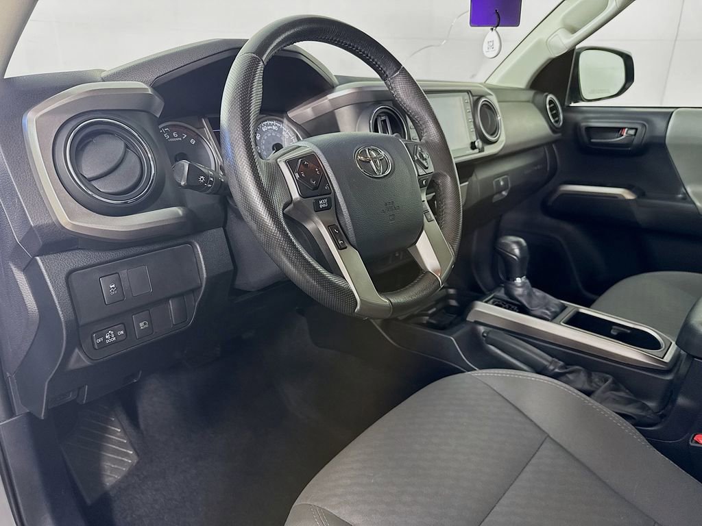 Used 2020 Toyota Tacoma SR5 w/ SR5 Appearance Package (SM) RWD image 9