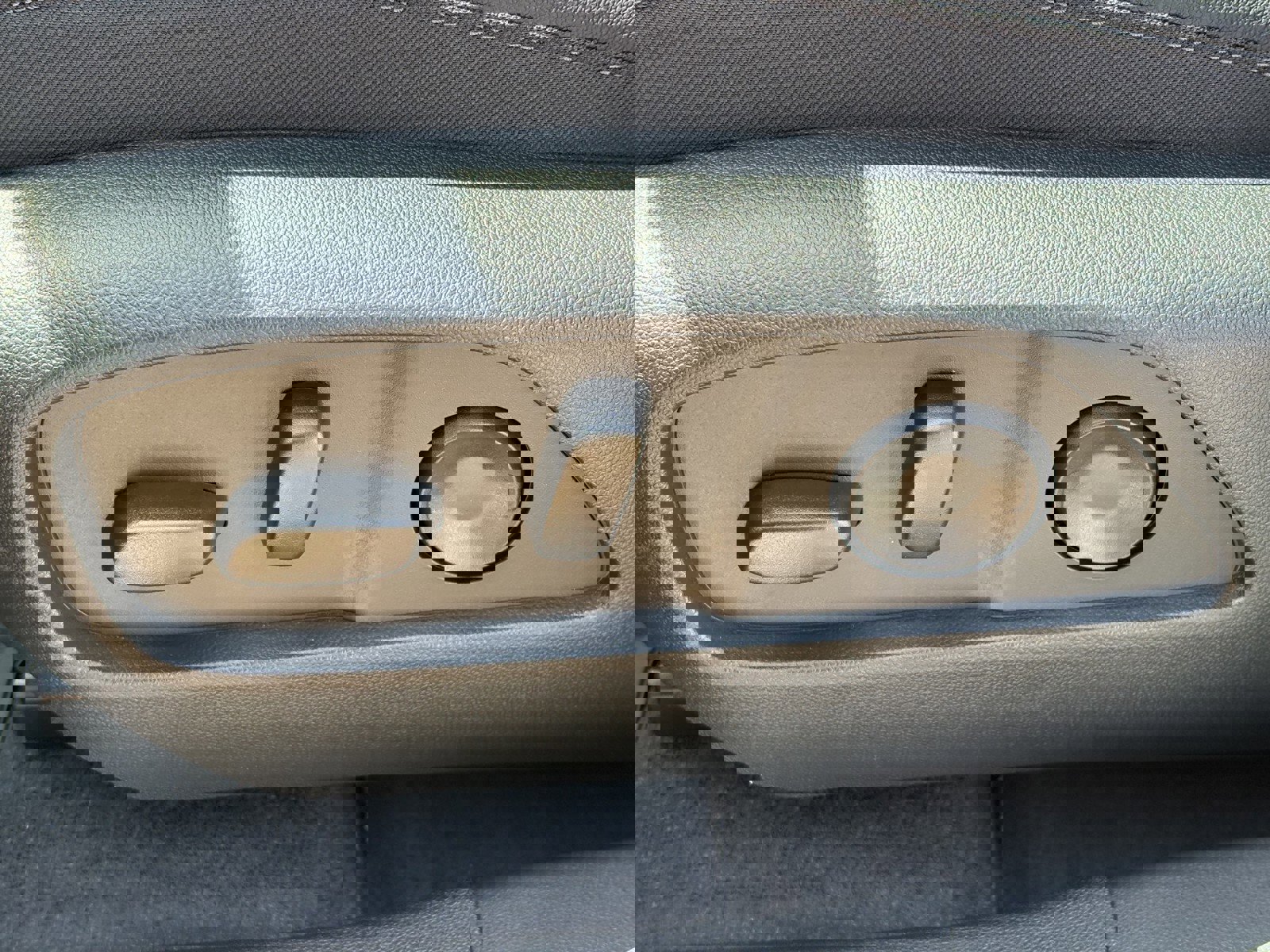 New 2026 Chevrolet Equinox LT w/ Convenience Package II FWD image 21