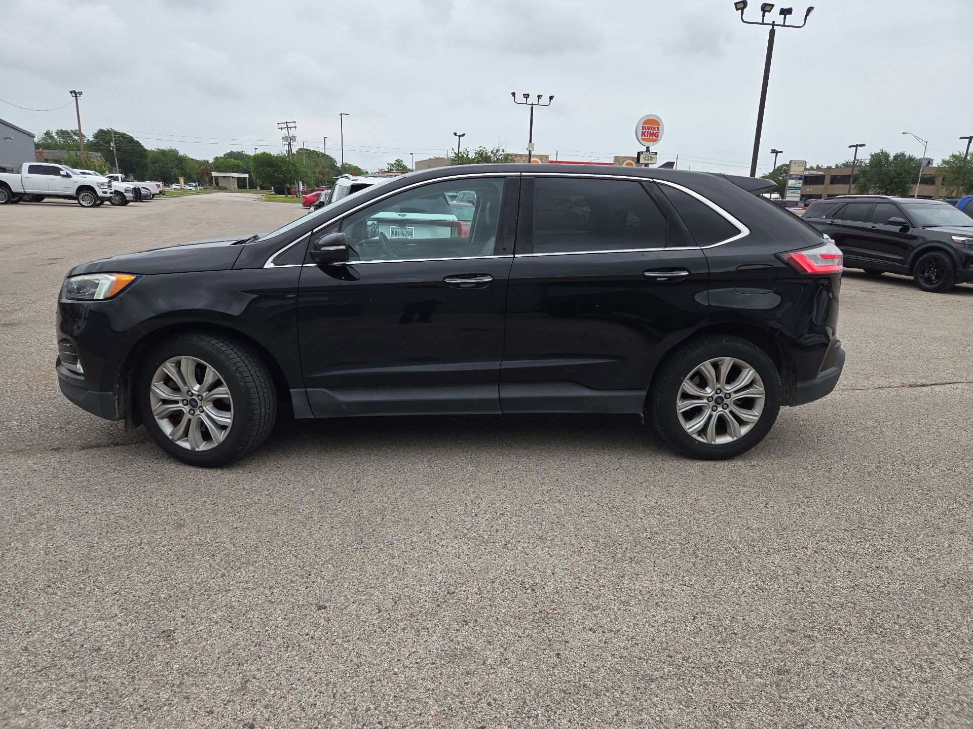 Used 2022 Ford Edge Titanium w/ Equipment Group 301A AWD/4WD image 2