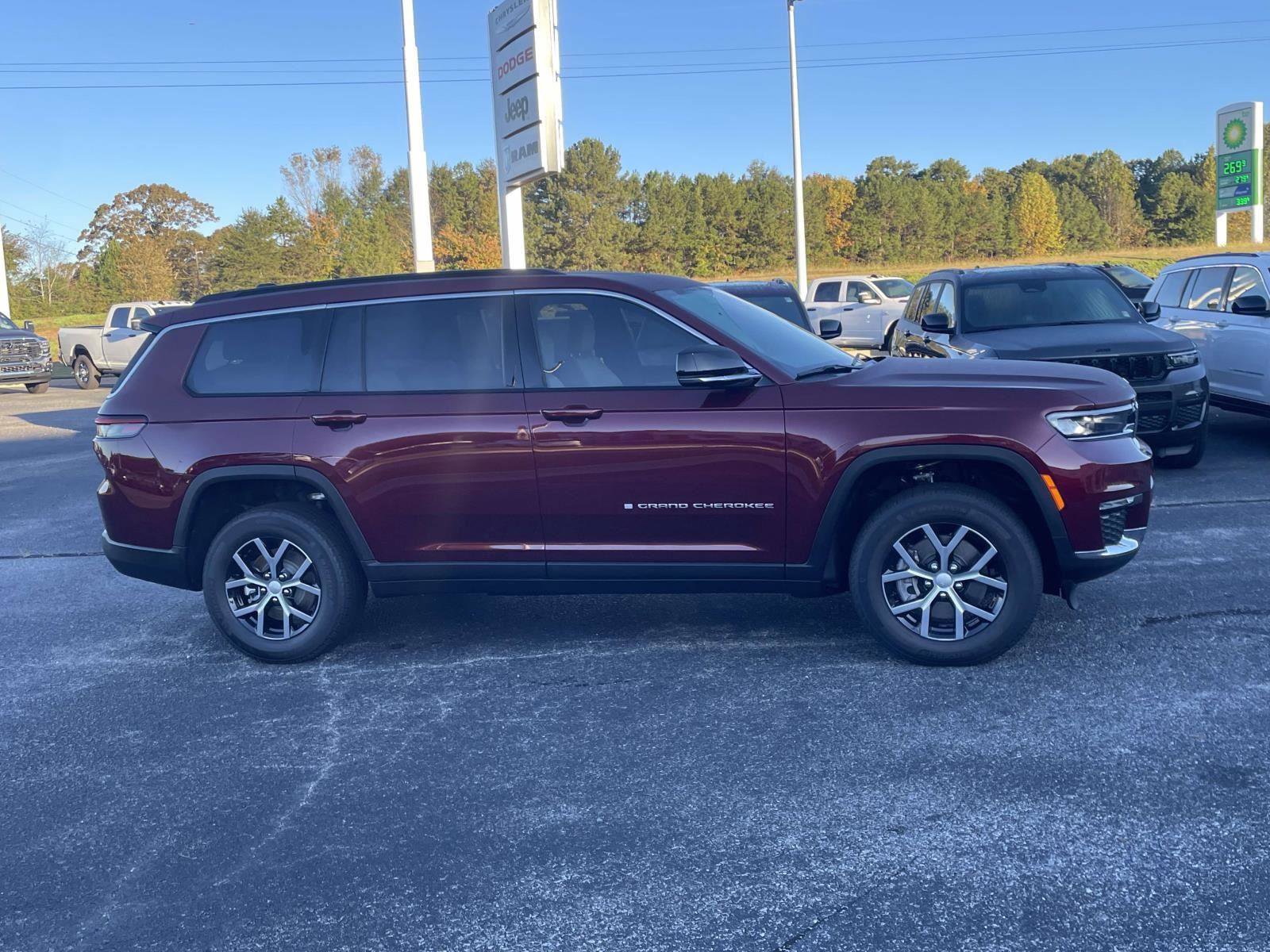 New 2025 Jeep Grand Cherokee L Limited w/ Trailer Tow Package image 11