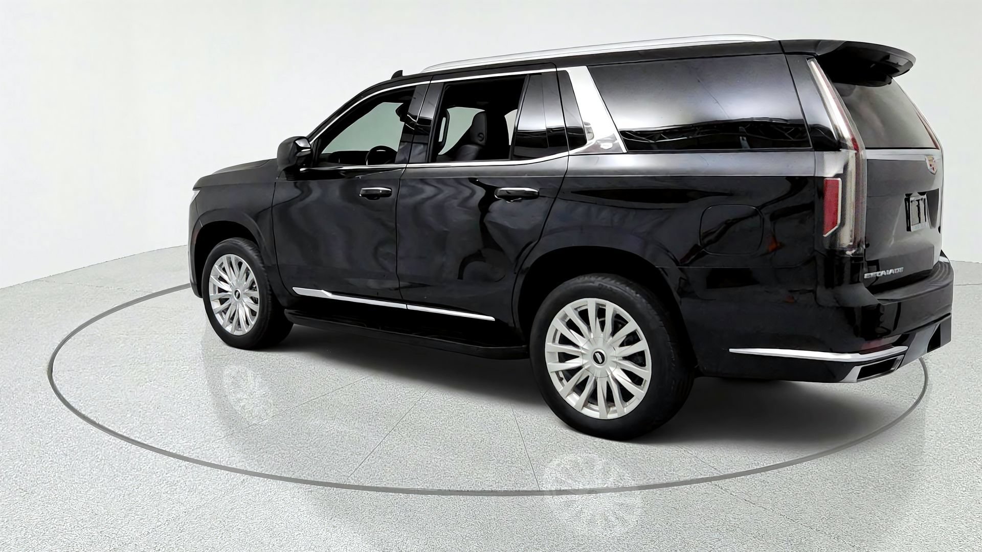 Used 2022 Cadillac Escalade Luxury w/ LPO, Floor Liner Package AWD/4WD image 3