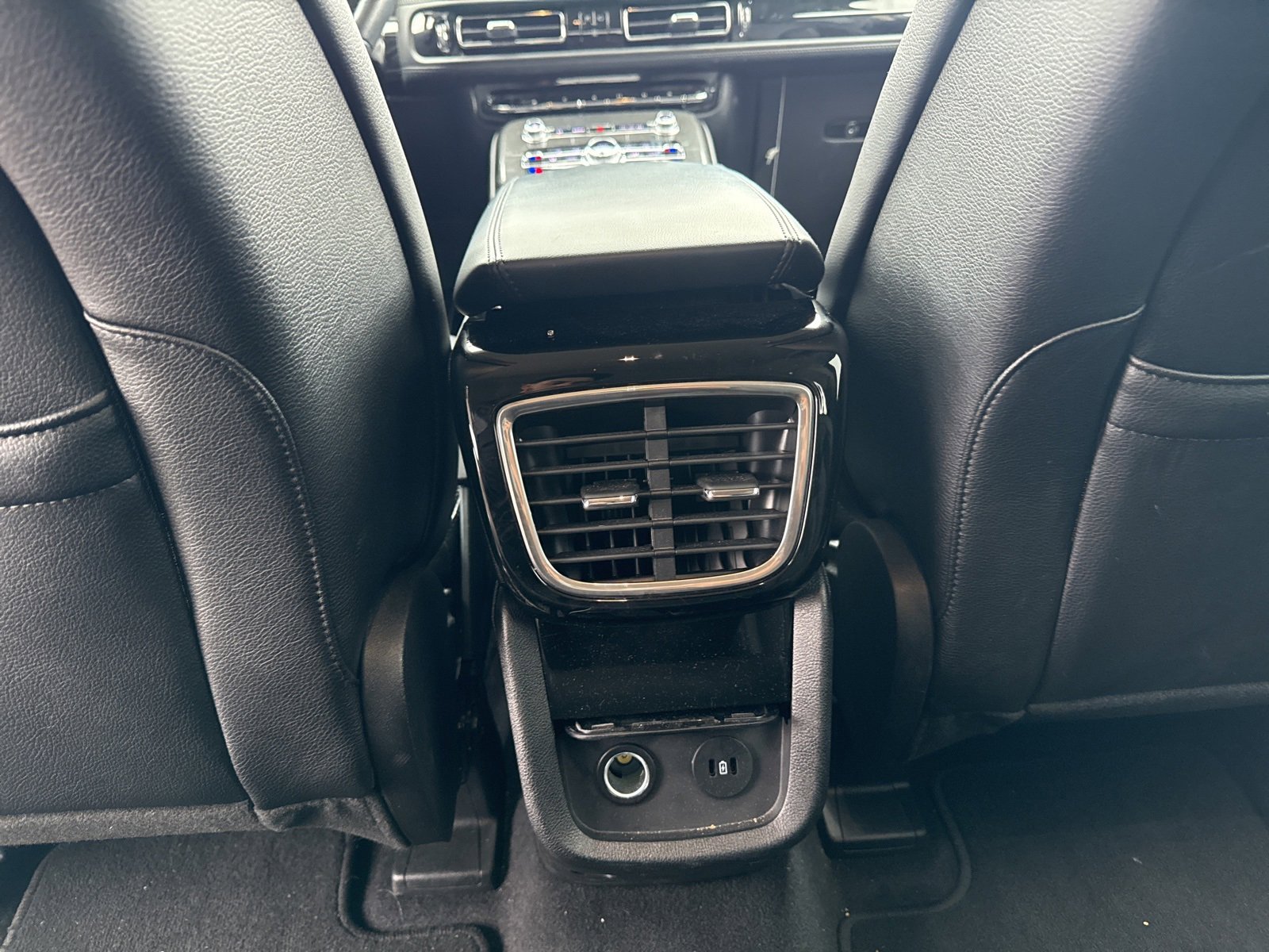 Used 2023 Lincoln Nautilus FWD w/ Premium Package image 7