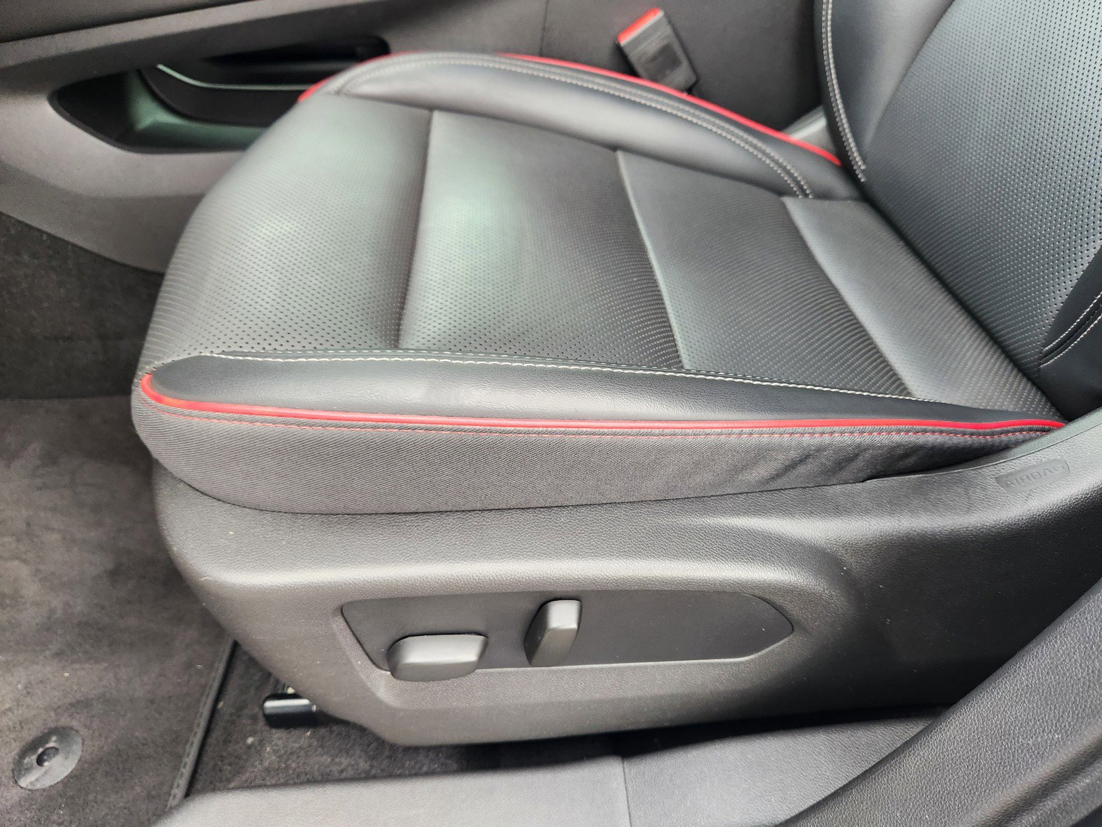 Used 2022 Buick Envision Essence w/ Technology Package I FWD image 22