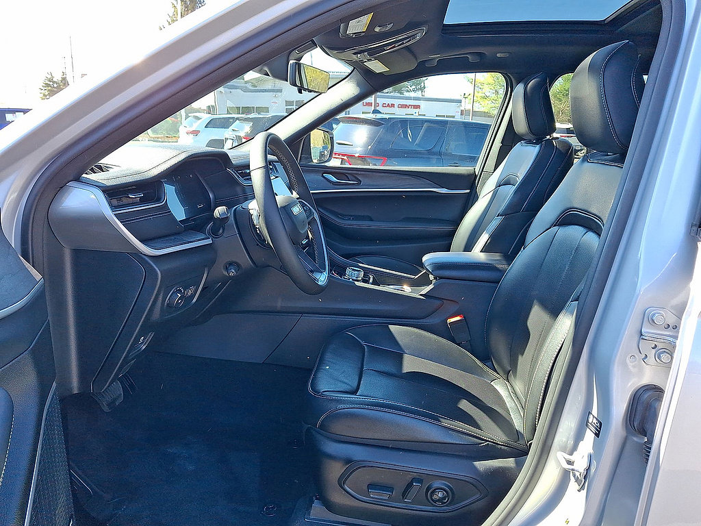 Used 2024 Jeep Grand Cherokee Limited w/ Luxury Tech Group II AWD/4WD image 14