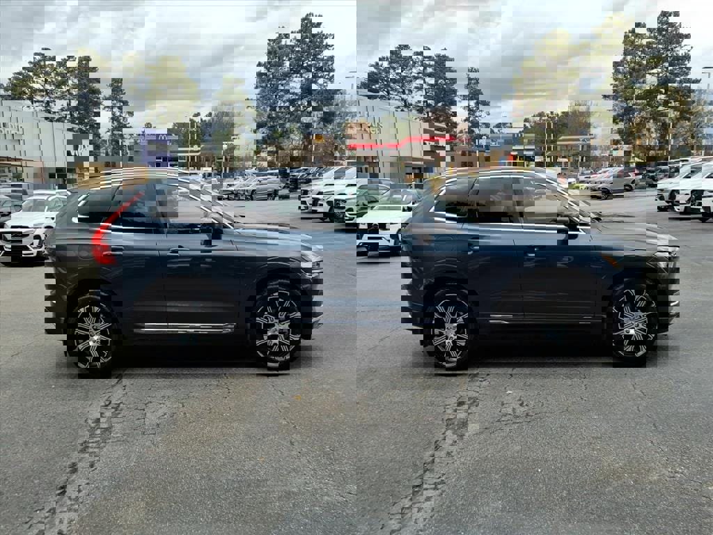 Used 2021 Volvo XC60 T5 Inscription w/ Protection Package Premier image 2