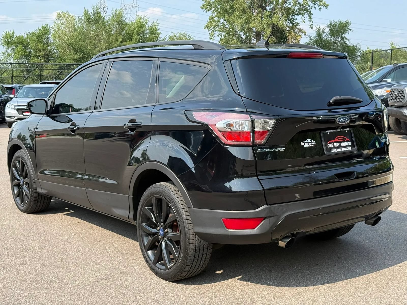 Used 2018 Ford Escape SE w/ SE Sport Appearance Package AWD/4WD image 3