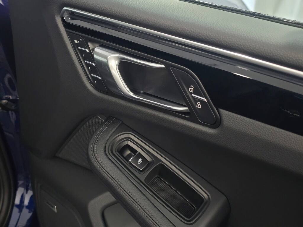 New 2026 Porsche Macan S image 26