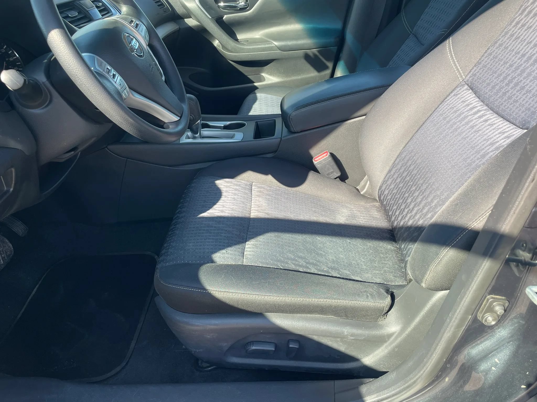 Used 2016 Nissan Altima 2.5 S w/ Power Driver Seat Package FWD image 12