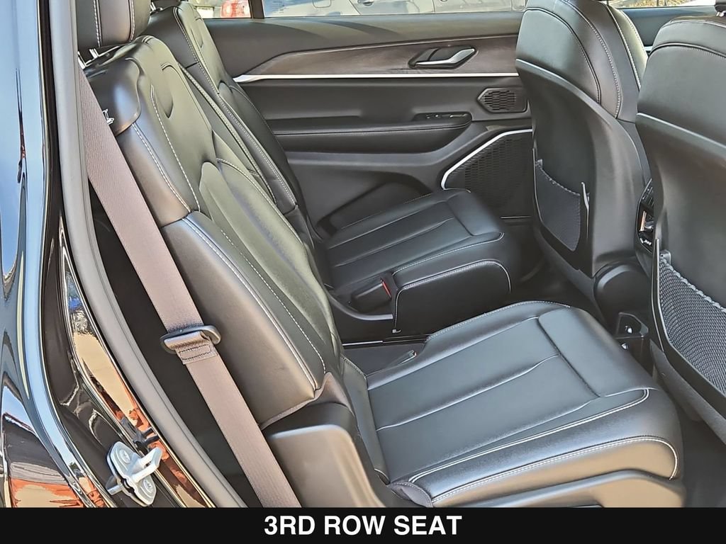 Used 2023 Jeep Grand Cherokee L Limited AWD/4WD image 28