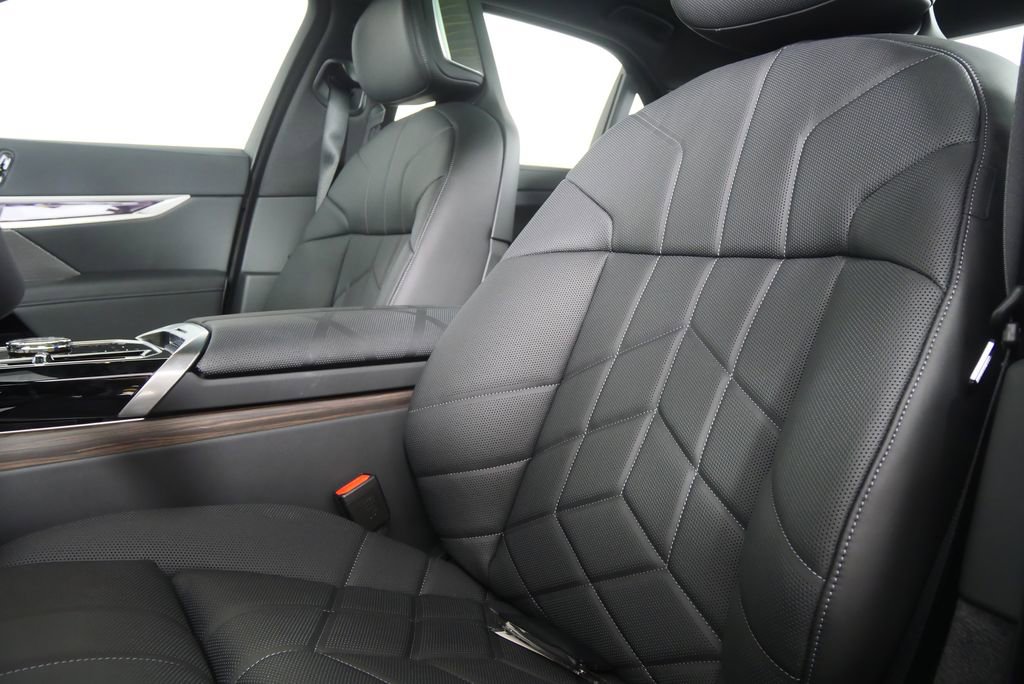Used 2026 BMW 750e xDrive image 11