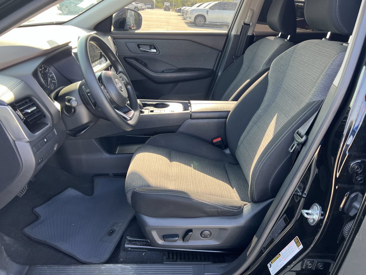 Used 2022 Nissan Rogue SV FWD image 6
