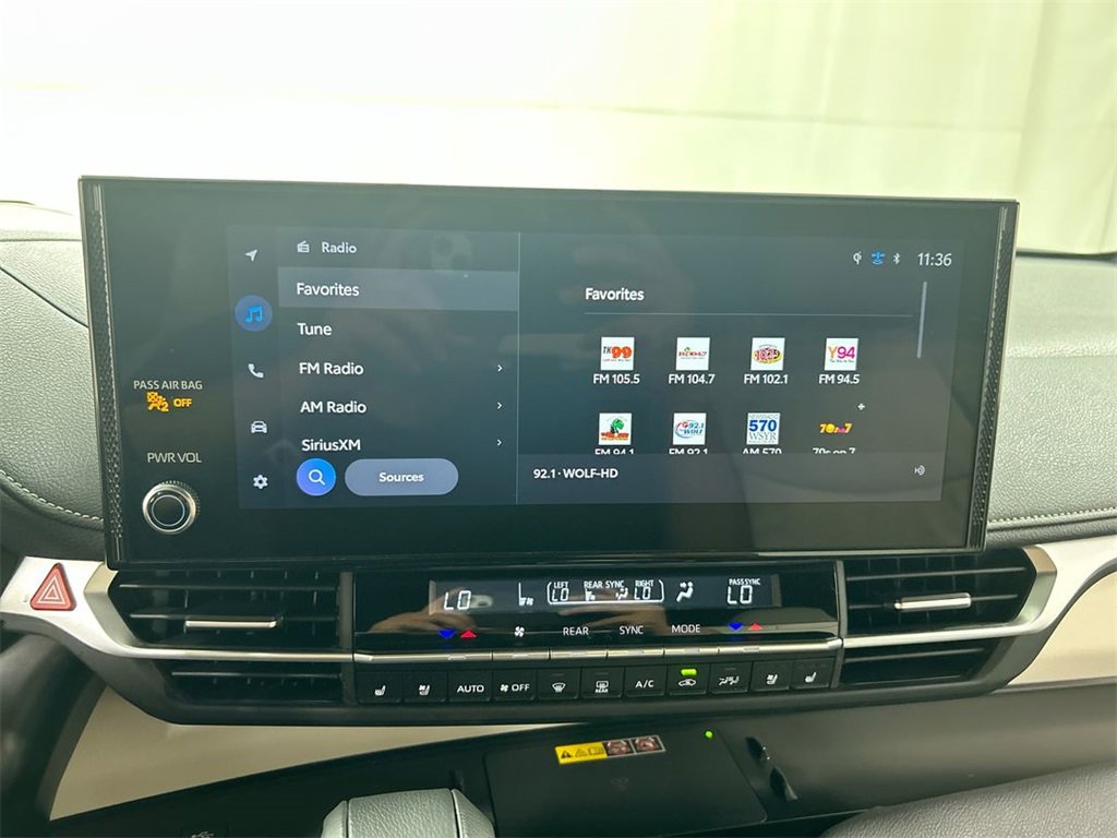 Used 2025 Toyota Sienna Platinum image 21