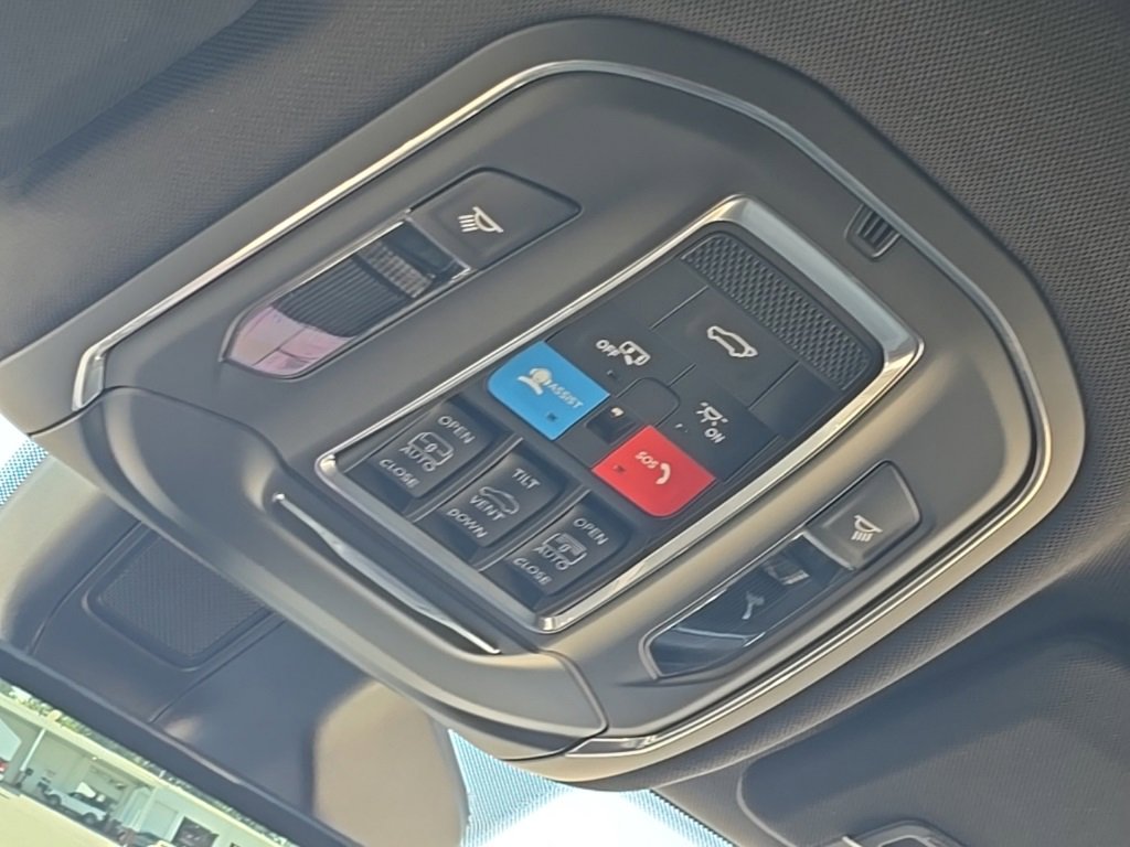 New 2025 Jeep Grand Cherokee L Limited w/ Luxury Tech Group II image 35