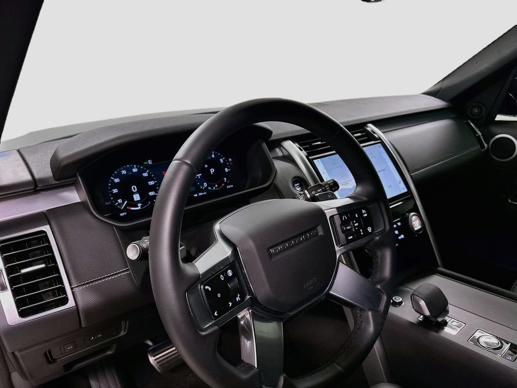 Certified 2025 Land Rover Discovery Dynamic SE AWD/4WD image 4