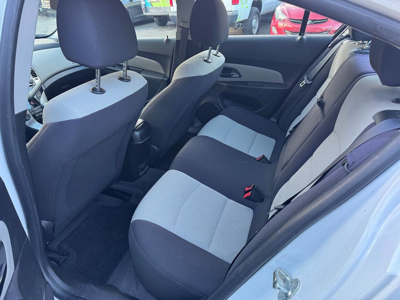 Used 2013 Chevrolet Cruze LS image 7