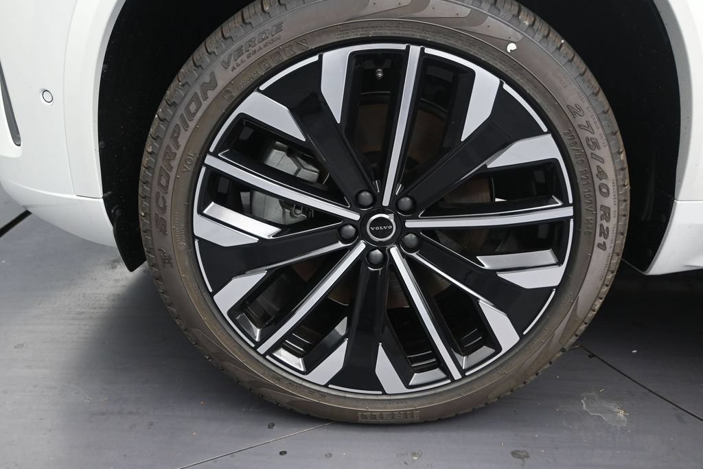 New 2026 Volvo XC90 T8 Plus w/ Protection Package Premier AWD/4WD image 9