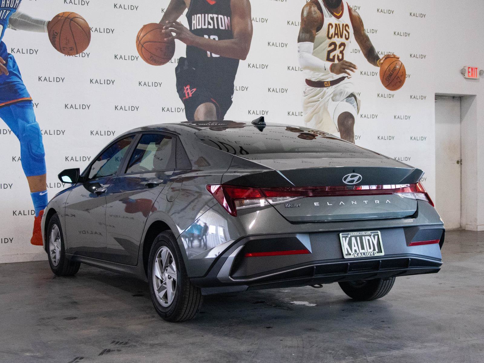 Used 2025 Hyundai Elantra SE FWD image 21