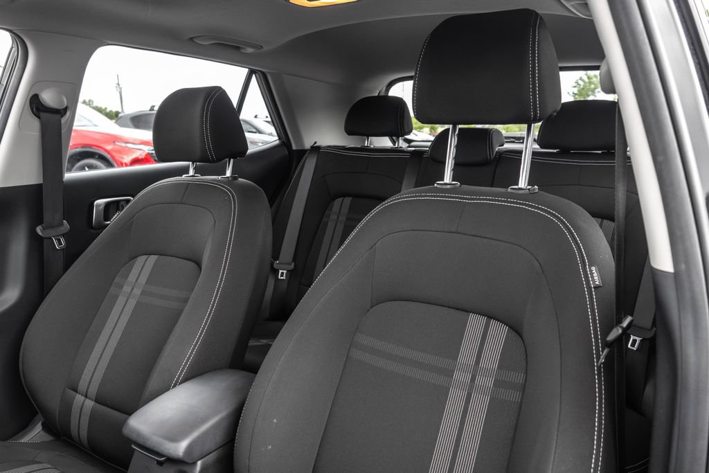 Used 2023 Hyundai Venue SEL w/ Cargo Package FWD image 13